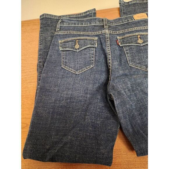 Levi 12M Perfectly Slimming 512 Boot Cut Jeans. Measures approx 31W x 31 inseam - Picture 6 of 10